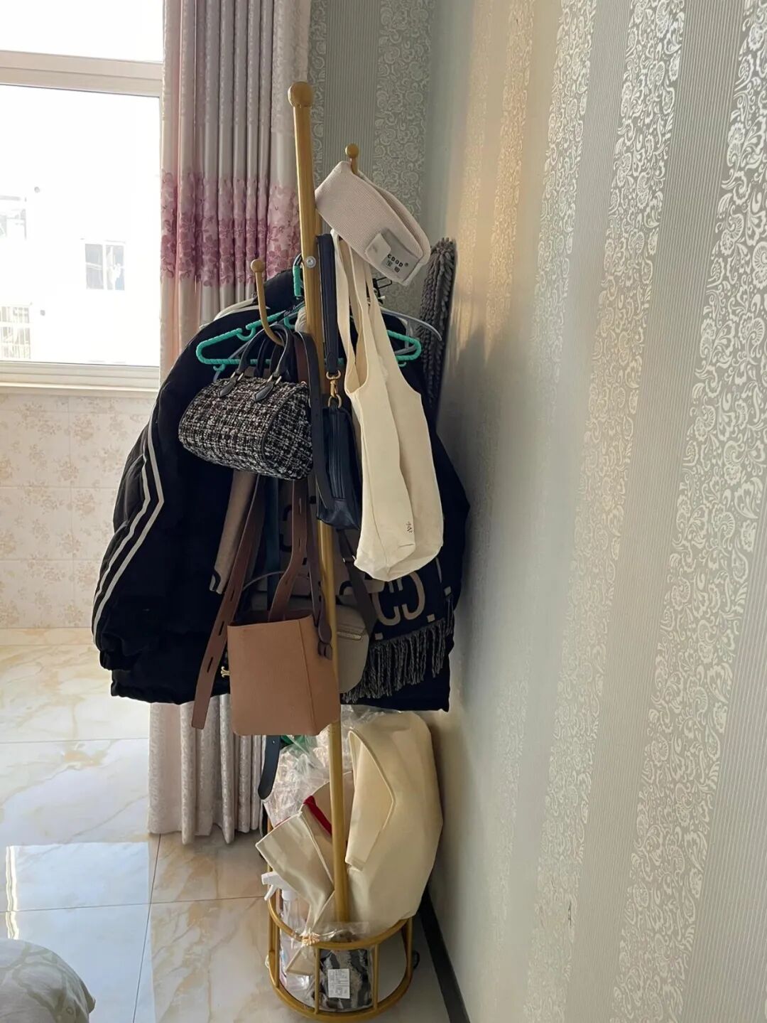 5 món nội thất phòng ngủ tưởng sang mà “vô dụng hết phần thiên hạ” - Ảnh 1.