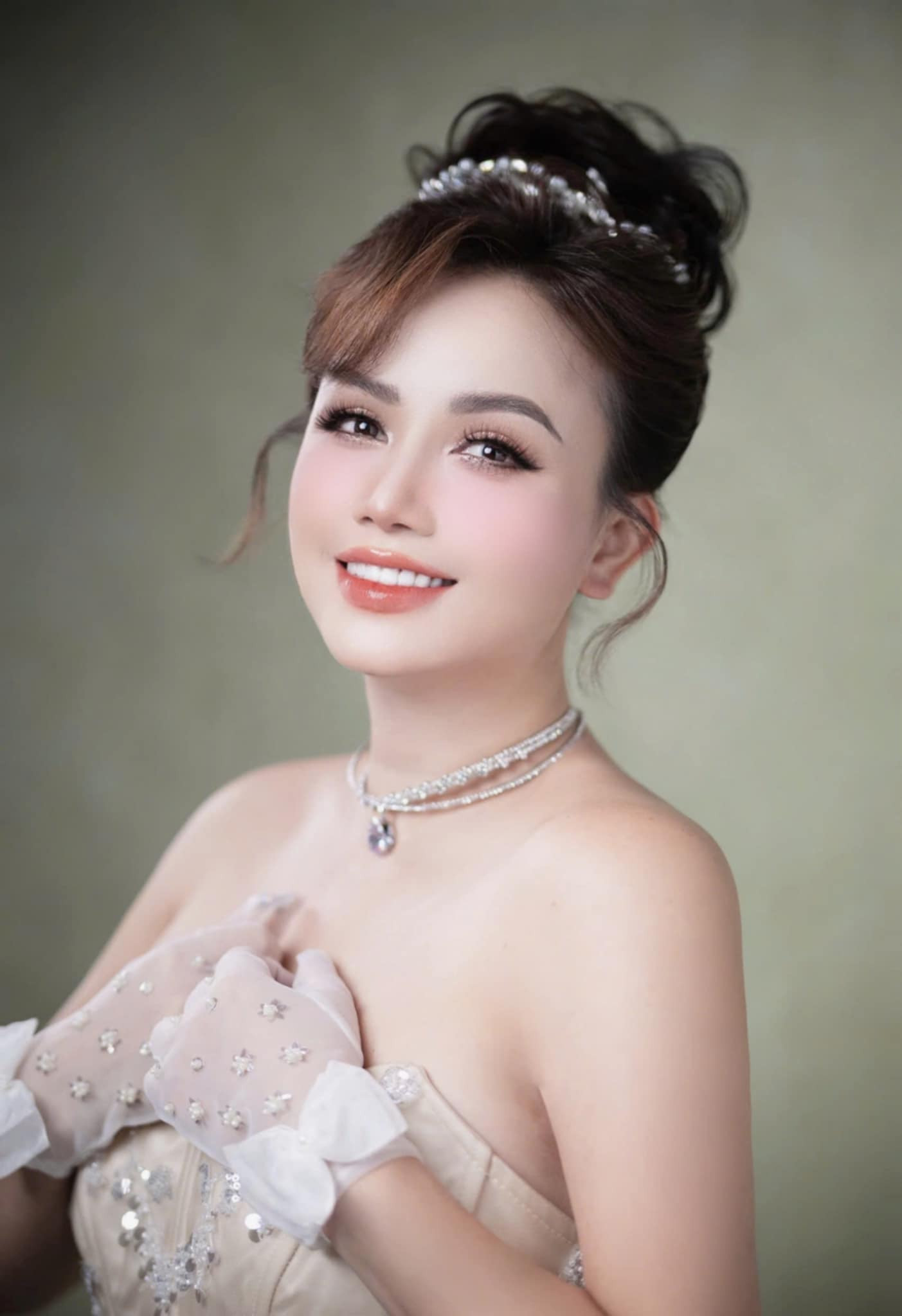 Diễn viên Hoàng Yến kết hôn lần thứ 5? câu chuyện tình yêu đầy trắc trở - Ảnh 2. Diễn viên Hoàng Yến kết hôn lần thứ 5? câu chuyện tình yêu đầy trắc trở - Ảnh 2.