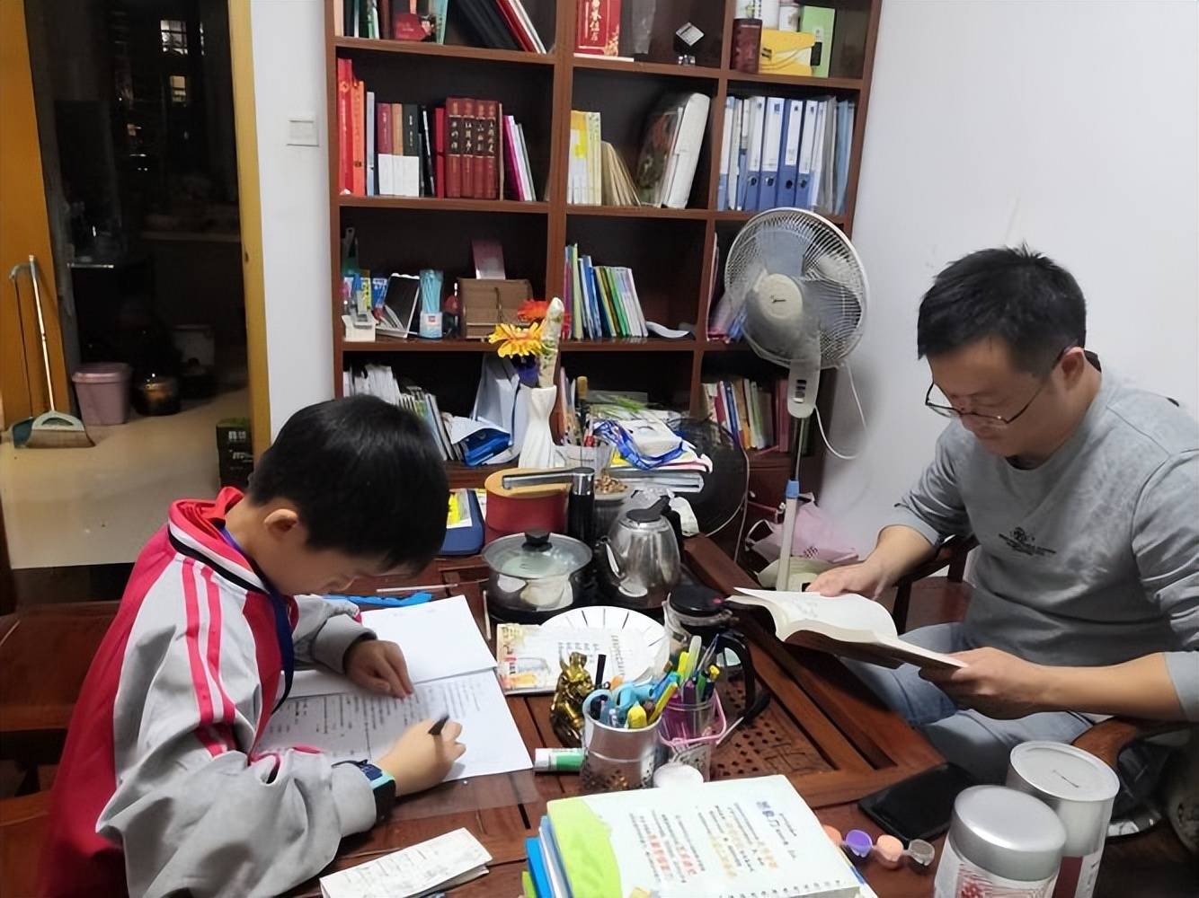 Điều đầu tiên mà trẻ làm khi đi học về quyết định con bạn là 