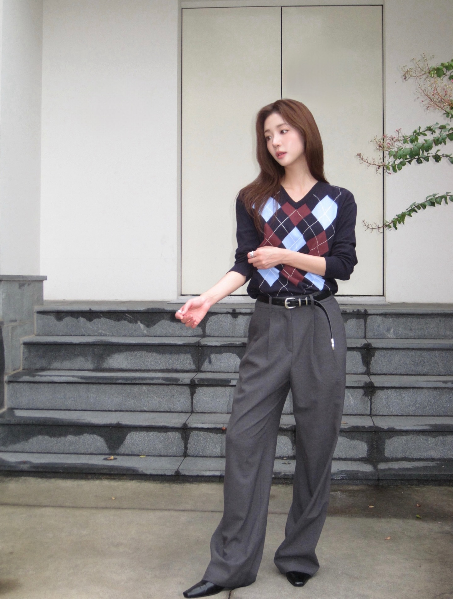 4 Mẫu quần công sở 2026 giúp bạn luôn mặc đẹp và tự tin suốt năm - Ảnh 9. 4 Mẫu quần công sở 2026 giúp bạn luôn mặc đẹp và tự tin suốt năm - Ảnh 9.