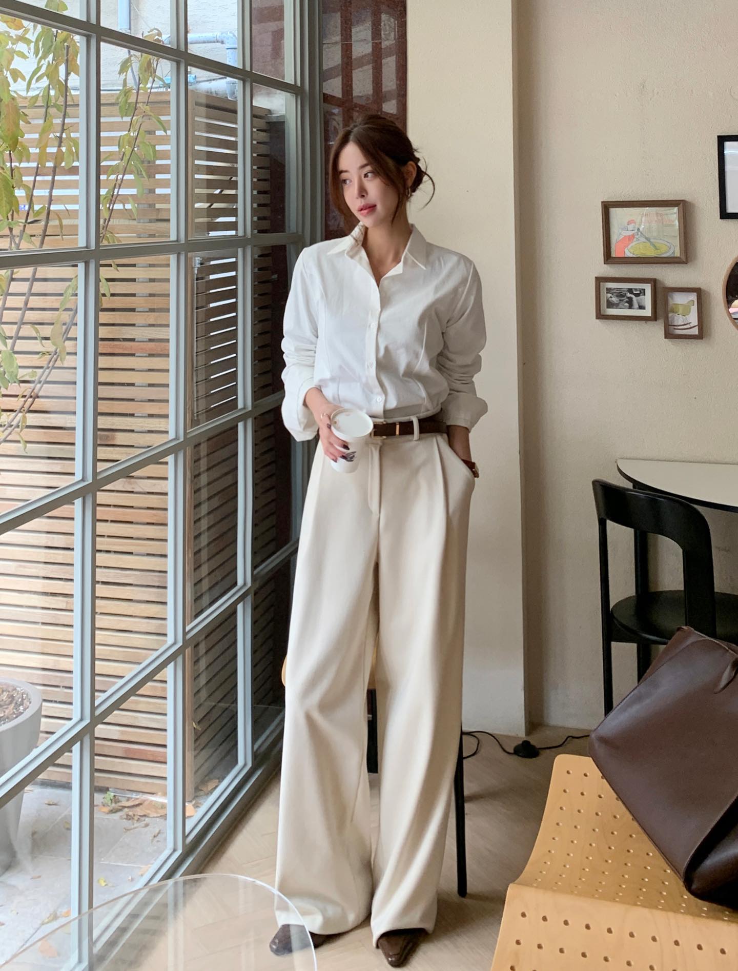 4 Mẫu quần công sở 2026 giúp bạn luôn mặc đẹp và tự tin suốt năm - Ảnh 5. 4 Mẫu quần công sở 2026 giúp bạn luôn mặc đẹp và tự tin suốt năm - Ảnh 5.