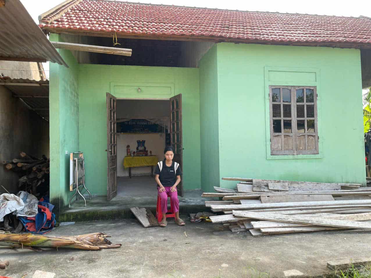 Chung tay cưu mang thiếu nữ khù khờ, không có bố, mồ côi mẹ- Ảnh 3. Chung tay cưu mang thiếu nữ khù khờ, không có bố, mồ côi mẹ- Ảnh 3.