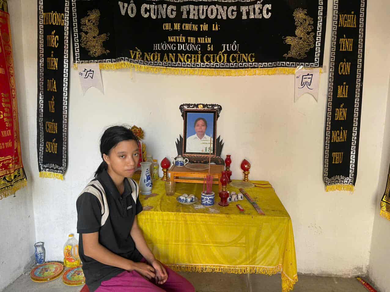 Chung tay cưu mang thiếu nữ khù khờ, không có bố, mồ côi mẹ- Ảnh 1. Chung tay cưu mang thiếu nữ khù khờ, không có bố, mồ côi mẹ- Ảnh 1.