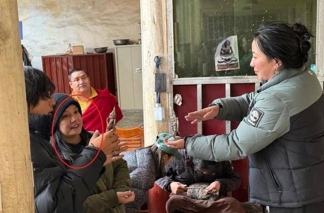 Cuộc sống Triệu Vy sa sút nghiêm trọng: Khó khăn và những hình ảnh gây sốc - Ảnh 3. Cuộc sống Triệu Vy sa sút nghiêm trọng: Khó khăn và những hình ảnh gây sốc - Ảnh 3.