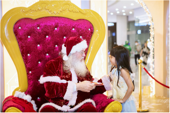 Crescent Mall khởi động Giáng Sinh với The Dazzling Joy of Christmas – Mùa lễ hội lấp lánh dành cho những khoảnh khắc gia đình - Ảnh 3. Crescent Mall khởi động Giáng Sinh với The Dazzling Joy of Christmas – Mùa lễ hội lấp lánh dành cho những khoảnh khắc gia đình - Ảnh 3.