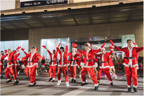 Crescent Mall khởi động Giáng Sinh với The Dazzling Joy of Christmas – Mùa lễ hội lấp lánh dành cho những khoảnh khắc gia đình - Ảnh 4. Crescent Mall khởi động Giáng Sinh với The Dazzling Joy of Christmas – Mùa lễ hội lấp lánh dành cho những khoảnh khắc gia đình - Ảnh 4.