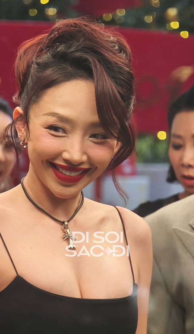 Cam zoom soi cận làn da dàn mỹ nhân Việt: Huyền Baby không điểm chê, Tóc Tiên với son đỏ là thần- Ảnh 4. Cam zoom soi cận làn da dàn mỹ nhân Việt: Huyền Baby không điểm chê, Tóc Tiên với son đỏ là thần- Ảnh 4.