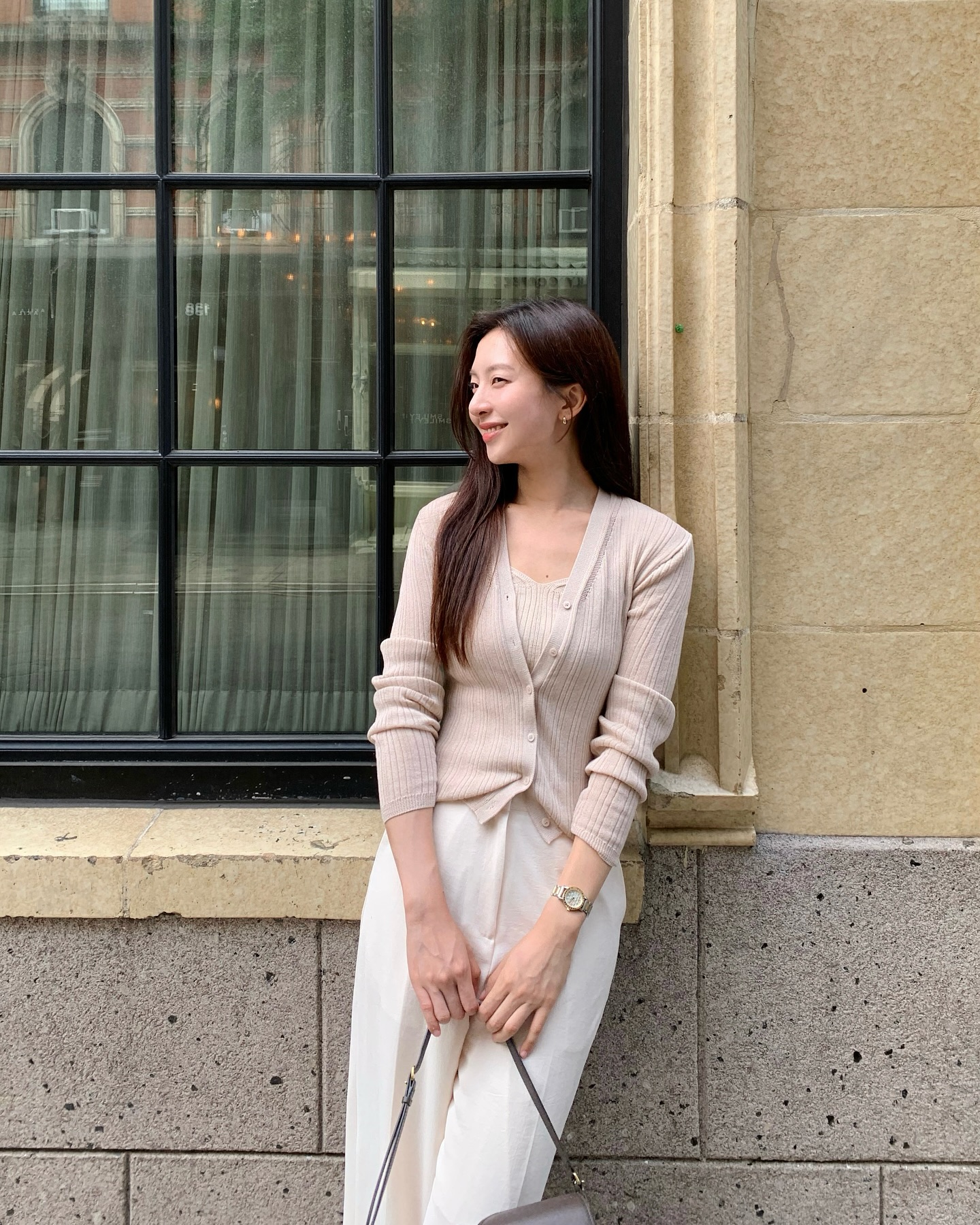 4 Mẫu áo len đẹp giúp dáng thon thả như vừa giảm được vài cân - Ảnh 7. 4 Mẫu áo len đẹp giúp dáng thon thả như vừa giảm được vài cân - Ảnh 7.