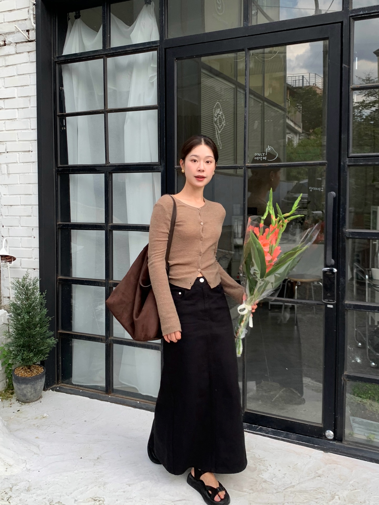 4 Mẫu áo len đẹp giúp dáng thon thả như vừa giảm được vài cân - Ảnh 6. 4 Mẫu áo len đẹp giúp dáng thon thả như vừa giảm được vài cân - Ảnh 6.