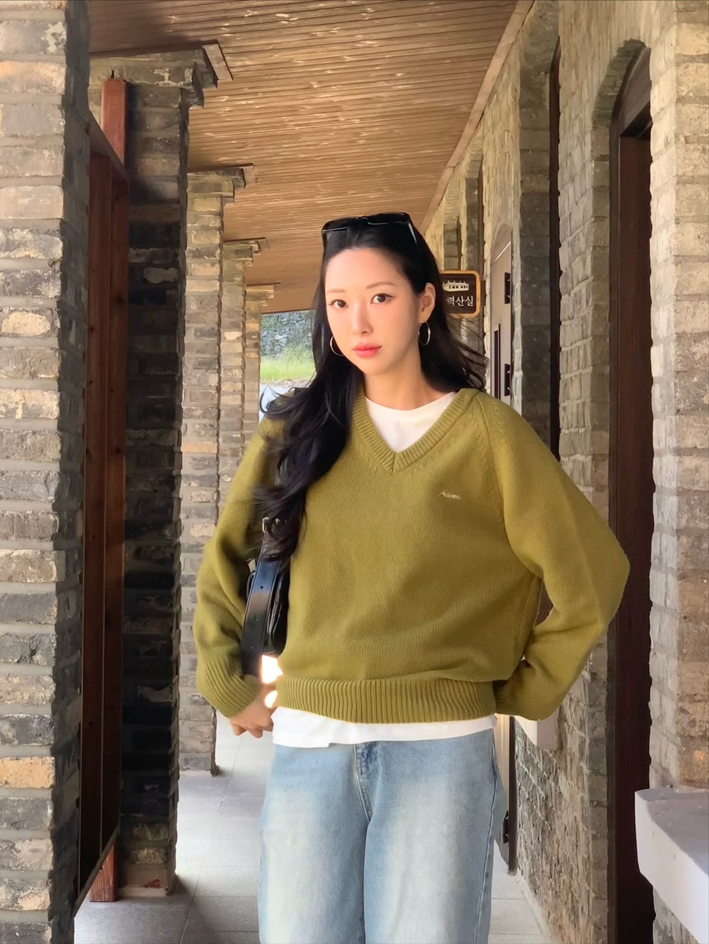 4 Mẫu áo len đẹp giúp dáng thon thả như vừa giảm được vài cân - Ảnh 2. 4 Mẫu áo len đẹp giúp dáng thon thả như vừa giảm được vài cân - Ảnh 2.