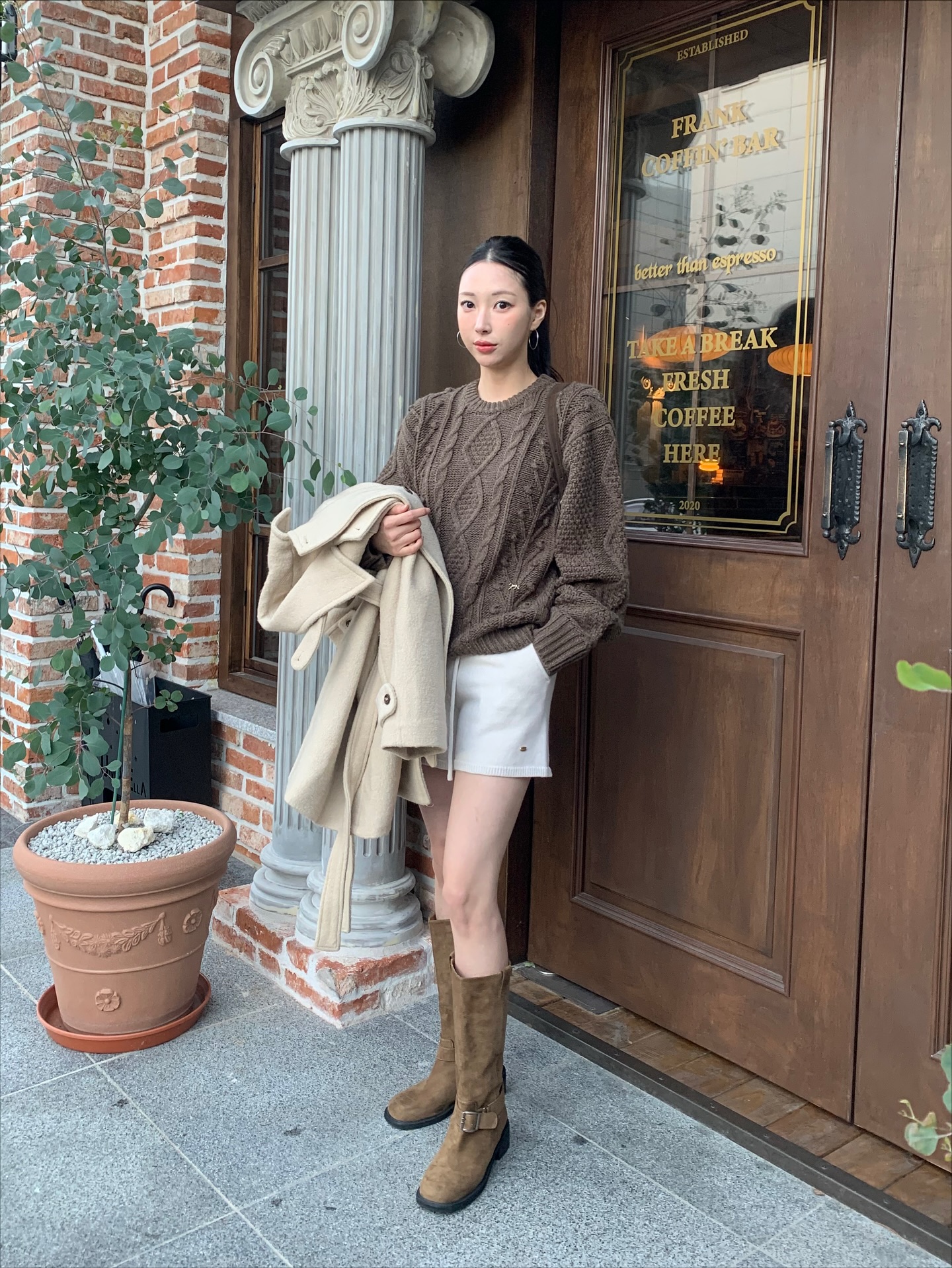 4 Mẫu áo len đẹp giúp dáng thon thả như vừa giảm được vài cân - Ảnh 10. 4 Mẫu áo len đẹp giúp dáng thon thả như vừa giảm được vài cân - Ảnh 10.