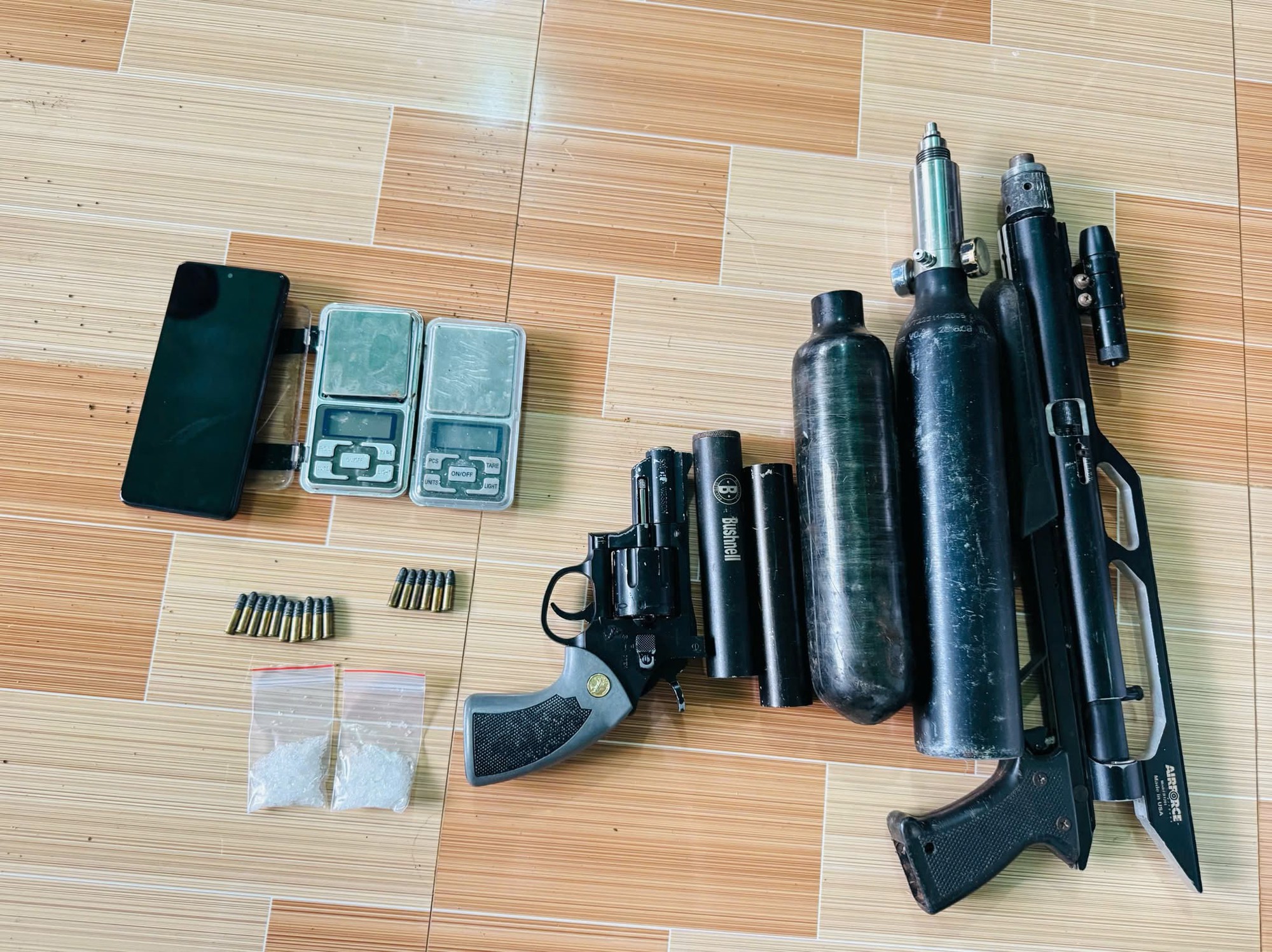 Phá đường dây ma túy xuyên quốc gia, thu giữ 174 kg ma túy và 10 bánh heroin - Ảnh 7. Phá đường dây ma túy xuyên quốc gia, thu giữ 174 kg ma túy và 10 bánh heroin - Ảnh 7.