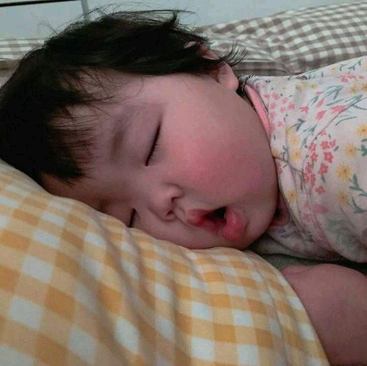 Quan sát con ngủ, mẹ có thể biết được tình trạng sức khỏe của bé yêu- Ảnh 3.