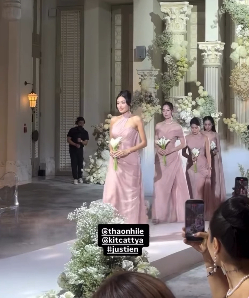 Lễ cưới Tiên Nguyễn tại Đà Nẵng: Cô dâu chú rể khoá môi, Hà Tăng - Linh Rin không tham dự- Ảnh 7.