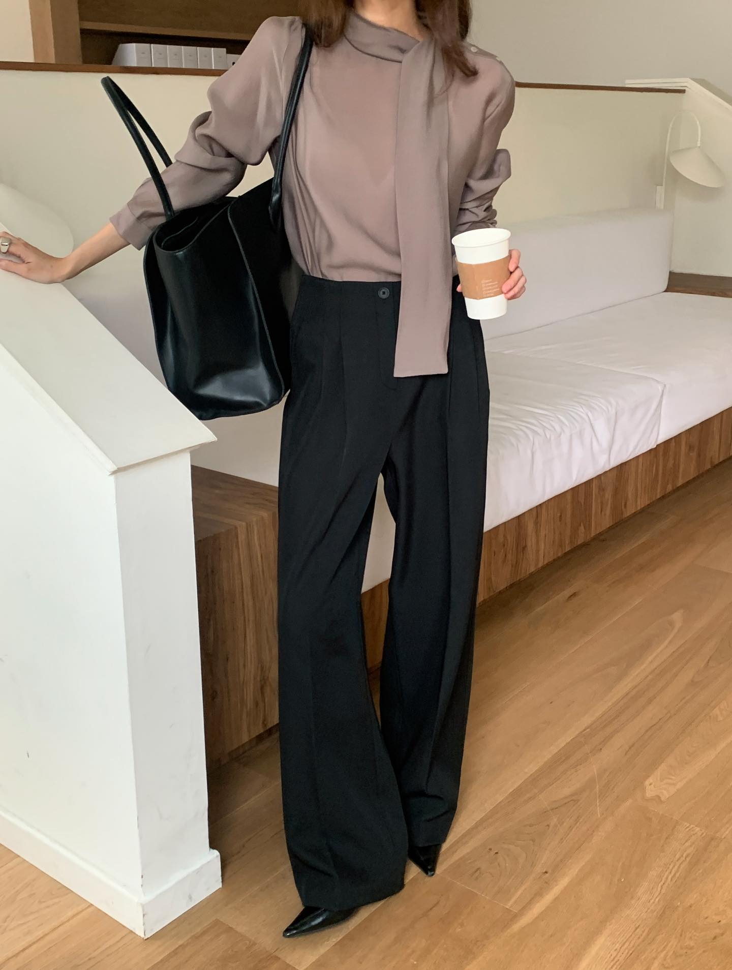 5 Mẫu quần dài đẹp bất hủ cho tủ đồ năm 2025 - Ảnh 3. 5 Mẫu quần dài đẹp bất hủ cho tủ đồ năm 2025 - Ảnh 3.