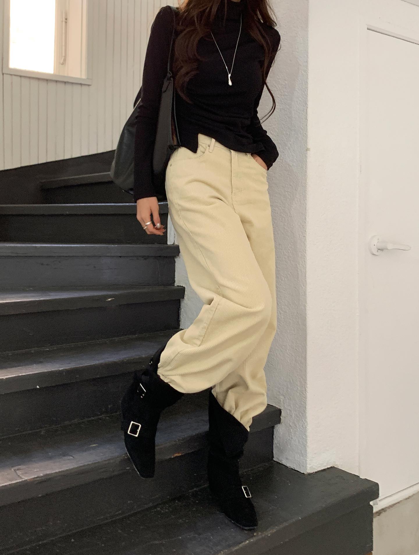 5 Mẫu quần dài đẹp bất hủ cho tủ đồ năm 2025 - Ảnh 2. 5 Mẫu quần dài đẹp bất hủ cho tủ đồ năm 2025 - Ảnh 2.