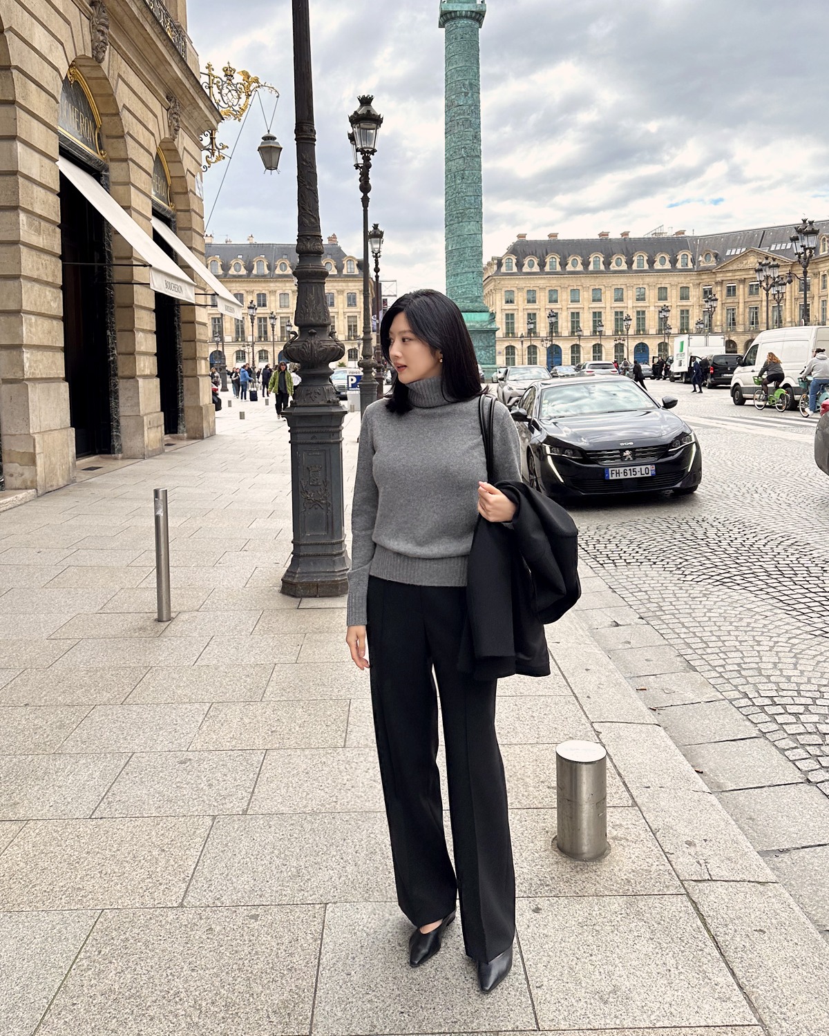 5 Mẫu quần dài đẹp bất hủ cho tủ đồ năm 2025 - Ảnh 4. 5 Mẫu quần dài đẹp bất hủ cho tủ đồ năm 2025 - Ảnh 4.