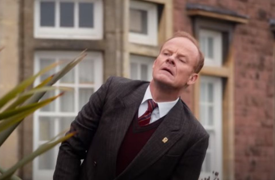 Xem phim Sex Education, t&ocirc;i &acirc;n hận nhớ lại ng&agrave;y con trai h&eacute;t l&ecirc;n: 