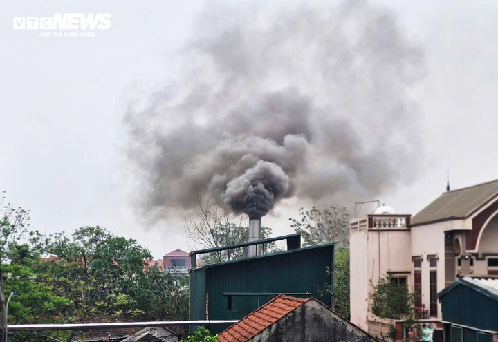 Hà Nội ô nhiễm không khí nghiêm trọng, khói bụi gây ảnh hưởng đến sức khỏe người dân - Ảnh 5.