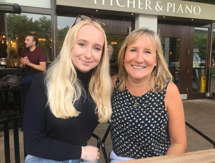 Người phụ nữ gặp con gái ruột 21 tuổi: Cuộc hội ngộ đầy bất ngờ và cảm động - Ảnh 2.