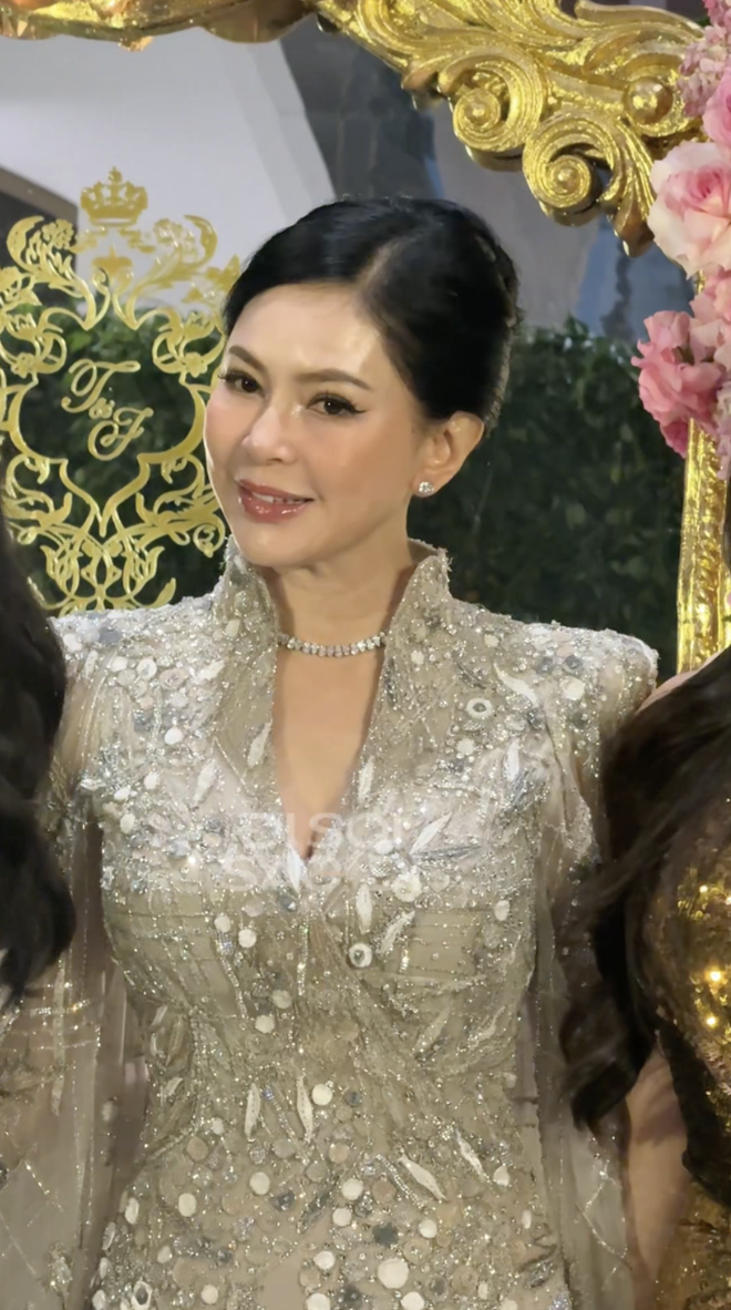 Cam thường zoom cận của phu nh&acirc;n tỷ ph&uacute; Thuỷ Ti&ecirc;n: Gọi mẹ vợ trẻ đẹp nhất Việt Nam qu&aacute; xứng đ&aacute;ng!- Ảnh 8.