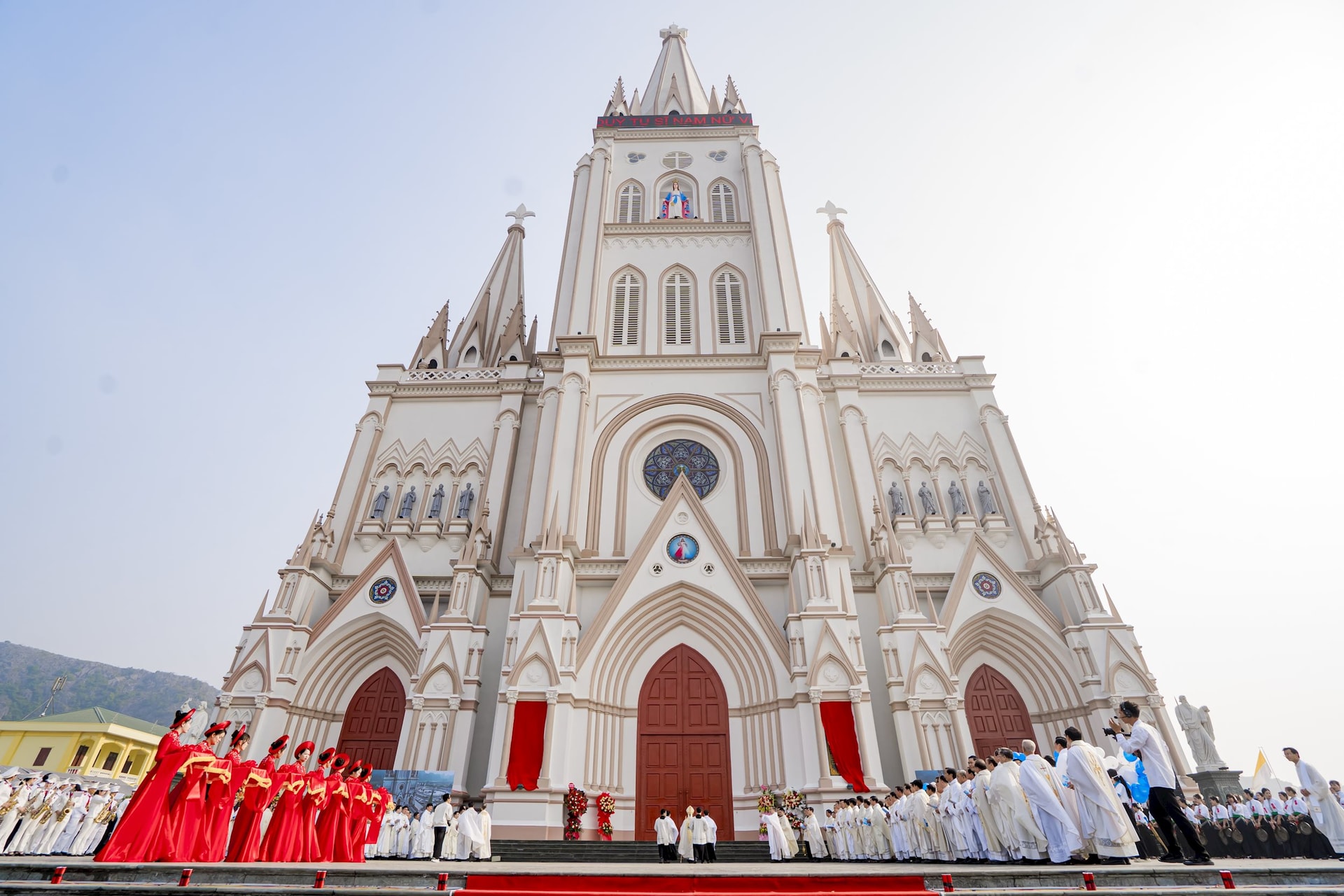 Nguyễn Xu&acirc;n Th&agrave;nh t&agrave;i trợ 400 tỷ x&acirc;y th&aacute;nh đường lớn nhất Việt Nam tại Ninh B&igrave;nh - Ảnh 1.