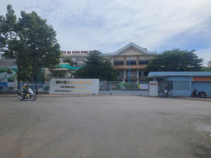 Lâm Đồng: Hơn 30 người nhập viện nghi ngộ độc sau khi ăn bánh mì - Ảnh 1.