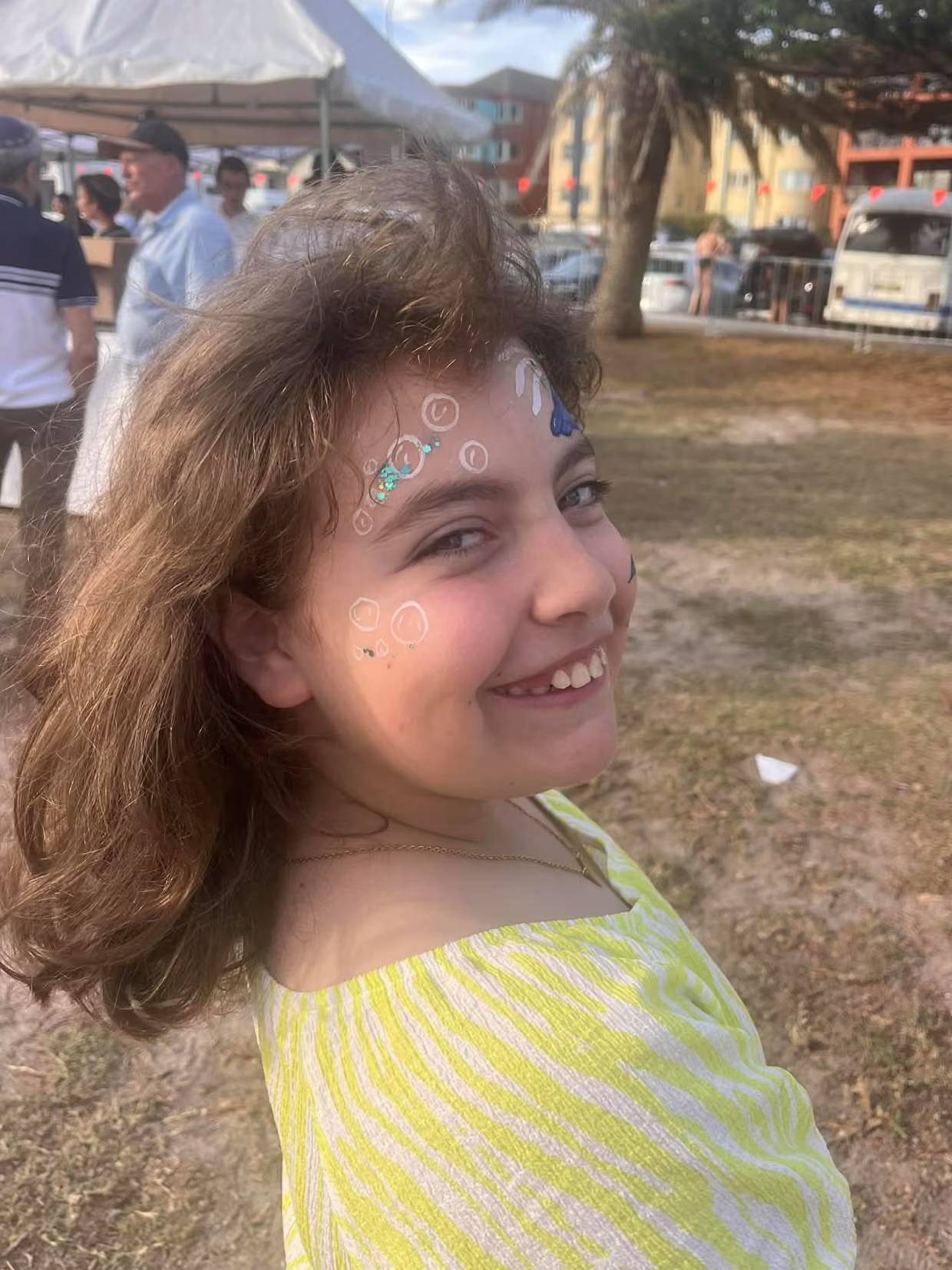 Danh t&iacute;nh nạn nh&acirc;n vụ xả s&uacute;ng tại &Uacute;c: Thảm kịch kinh ho&agrave;ng ở b&atilde;i biển Bondi - Ảnh 1.