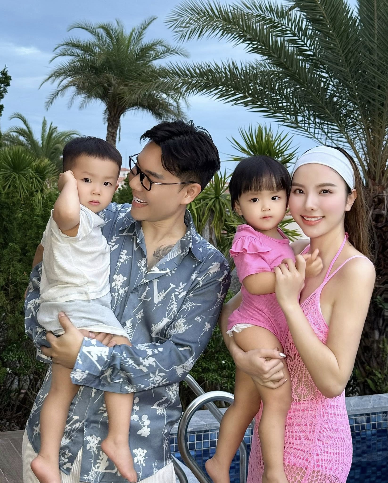 Phú bà Vbiz là bạn thân Huyền Baby: “Cưới rồi trách nhiệm đủ thứ, không còn màu hồng! Phú bà Vbiz là bạn thân Huyền Baby: “Cưới rồi trách nhiệm đủ thứ, không còn màu hồng!