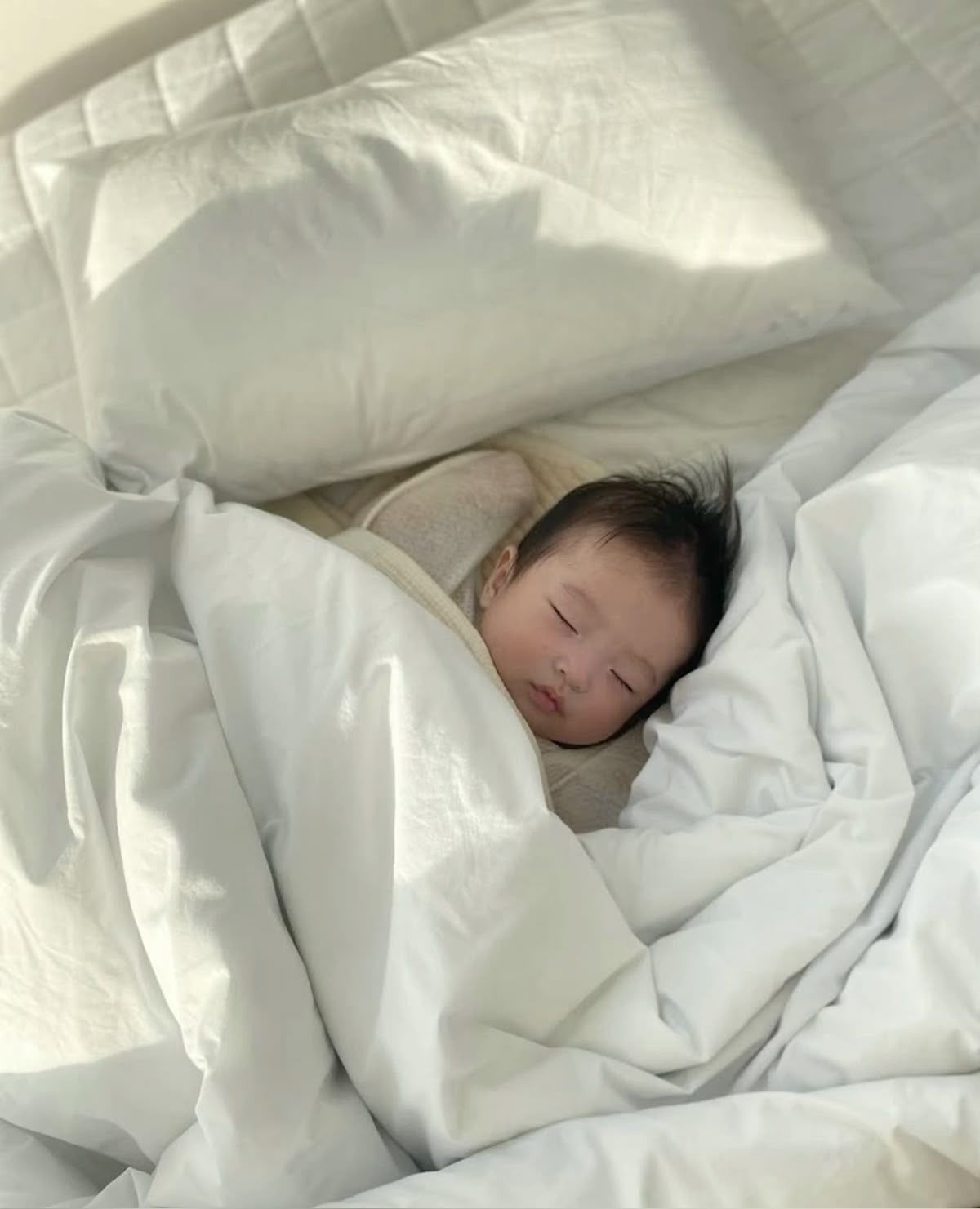 Rối loạn giấc ngủ ở trẻ: Con mất ngủ, cả nhà mệt - bố mẹ cần làm gì để hỗ trợ con?- Ảnh 2. Rối loạn giấc ngủ ở trẻ: Con mất ngủ, cả nhà mệt - bố mẹ cần làm gì để hỗ trợ con?- Ảnh 2.