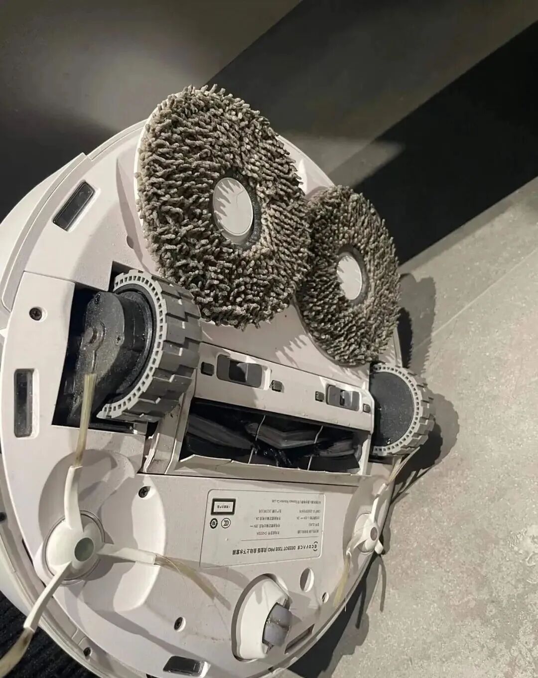 D&ugrave;ng robot h&uacute;t bụi 2 năm, t&ocirc;i quay lại c&acirc;y lau nh&agrave; v&agrave; thấy đời dễ chịu hơn hẳn - Ảnh 4.