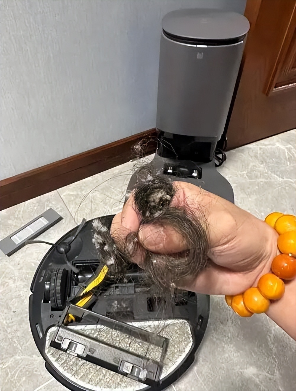 D&ugrave;ng robot h&uacute;t bụi 2 năm, t&ocirc;i quay lại c&acirc;y lau nh&agrave; v&agrave; thấy đời dễ chịu hơn hẳn - Ảnh 2.