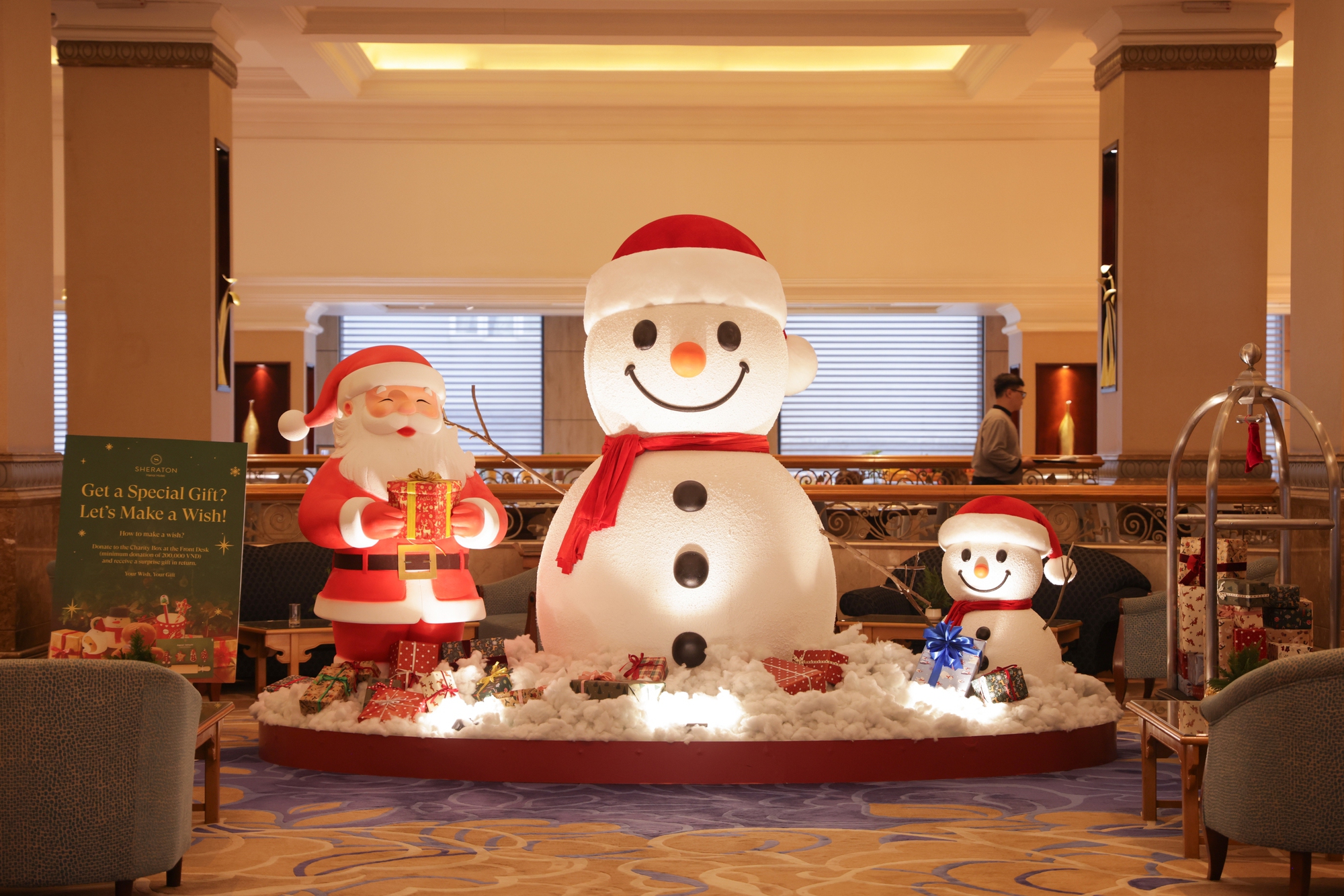 Một món quà hai niềm vui: Hoạt động Giáng sinh ý nghĩa tại Sheraton Hà Nội- Ảnh 1. Một món quà hai niềm vui: Hoạt động Giáng sinh ý nghĩa tại Sheraton Hà Nội- Ảnh 1.