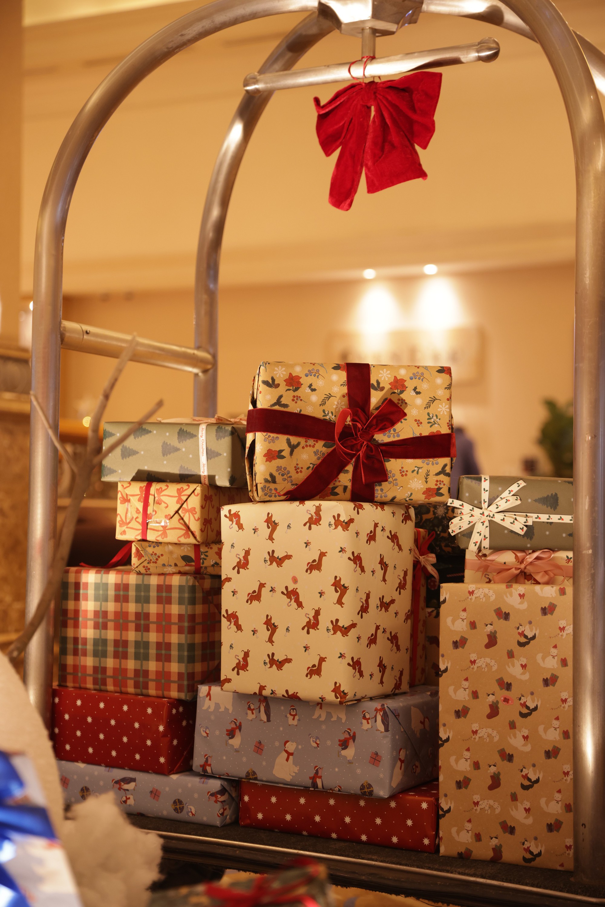 Một món quà hai niềm vui: Hoạt động Giáng sinh ý nghĩa tại Sheraton Hà Nội- Ảnh 2. Một món quà hai niềm vui: Hoạt động Giáng sinh ý nghĩa tại Sheraton Hà Nội- Ảnh 2.