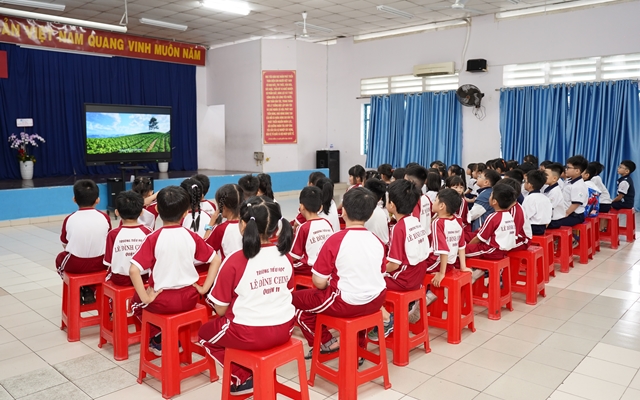 Học sinh Tiểu học TP.HCM trải nghiệm Dế M&egrave;n: Cuộc phi&ecirc;u lưu đ&aacute;ng nhớ tại trường - Ảnh 1.