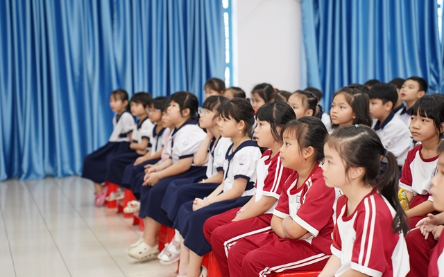 Học sinh Tiểu học TP.HCM trải nghiệm Dế M&egrave;n: Cuộc phi&ecirc;u lưu đ&aacute;ng nhớ tại trường - Ảnh 2.