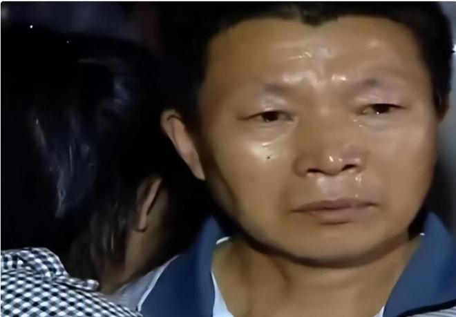 Nữ sinh thi đỗ ĐH danh tiếng rồi l&eacute;n nhận cha ruột l&agrave; đại gia, biết sự thật, cha nu&ocirc;i bật kh&oacute;c: 