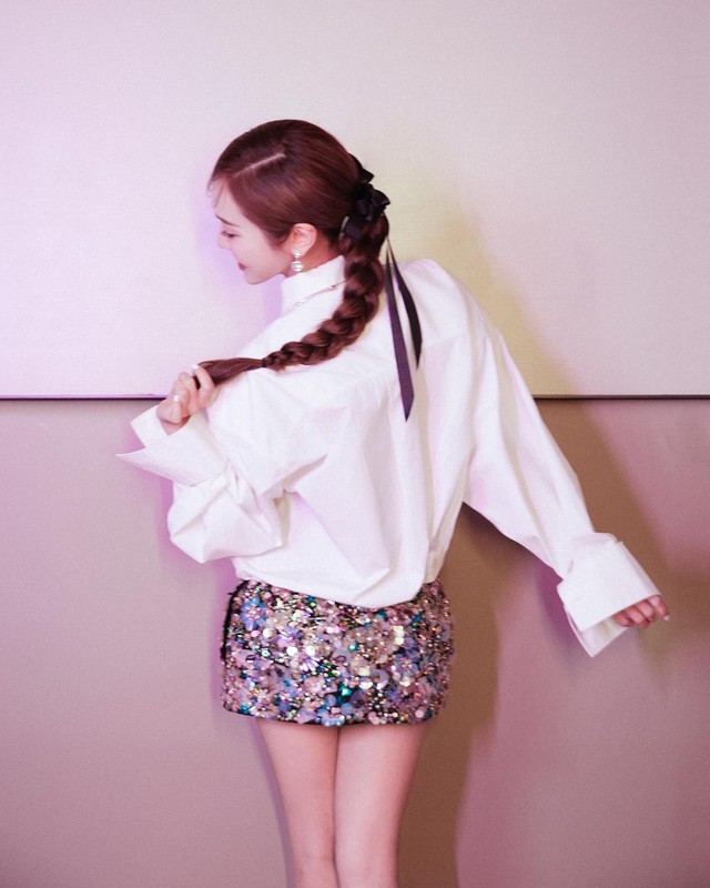 Đến tiểu thư t&agrave;i phiệt Kpop cũng lười gội đầu, lạ thay t&oacute;c l&uacute;c n&agrave;o cũng đẹp- Ảnh 4.