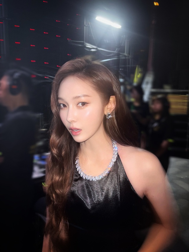 Đến tiểu thư t&agrave;i phiệt Kpop cũng lười gội đầu, lạ thay t&oacute;c l&uacute;c n&agrave;o cũng đẹp- Ảnh 2.