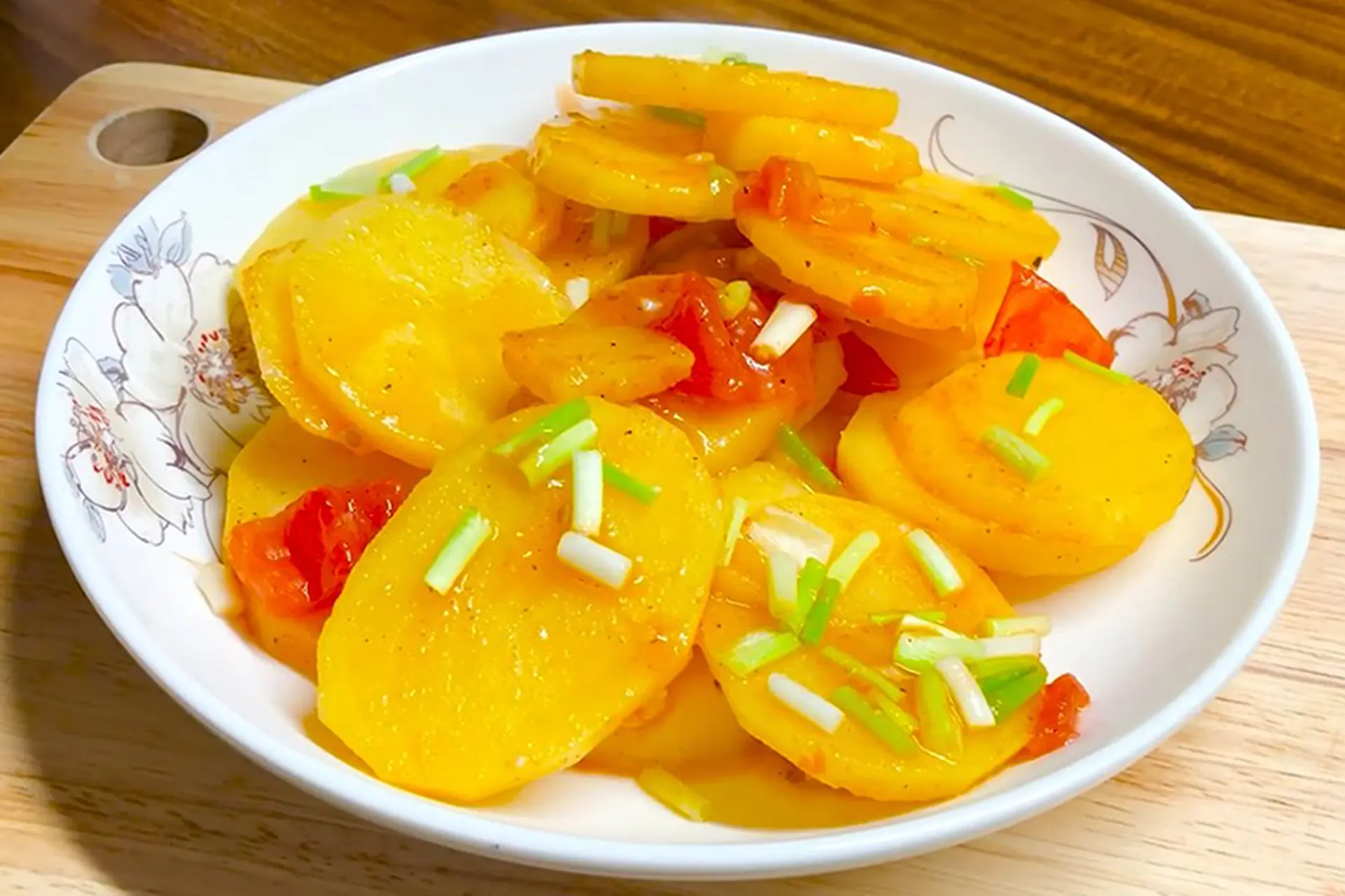 &Iacute;t ai ngờ khoai t&acirc;y lại l&agrave; &ldquo;thực phẩm v&agrave;ng&rdquo; m&ugrave;a đ&ocirc;ng: Tốt cho l&aacute; l&aacute;ch, gi&agrave;u kali, c&oacute; h&agrave;m lượng vitamin C gấp 10 lần t&aacute;o- Ảnh 5.