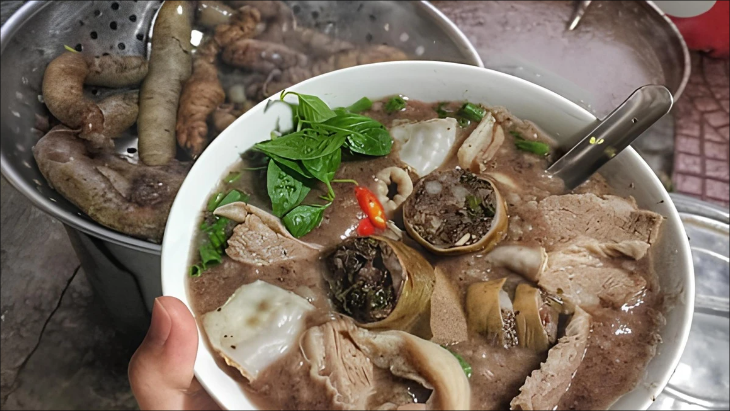 Vượt qua cháo gà, món ăn chỉ từ 30.000 đồng/phần này mới là đại diện Việt lọt top 6 ngon nhất châu Á - Ảnh 1.