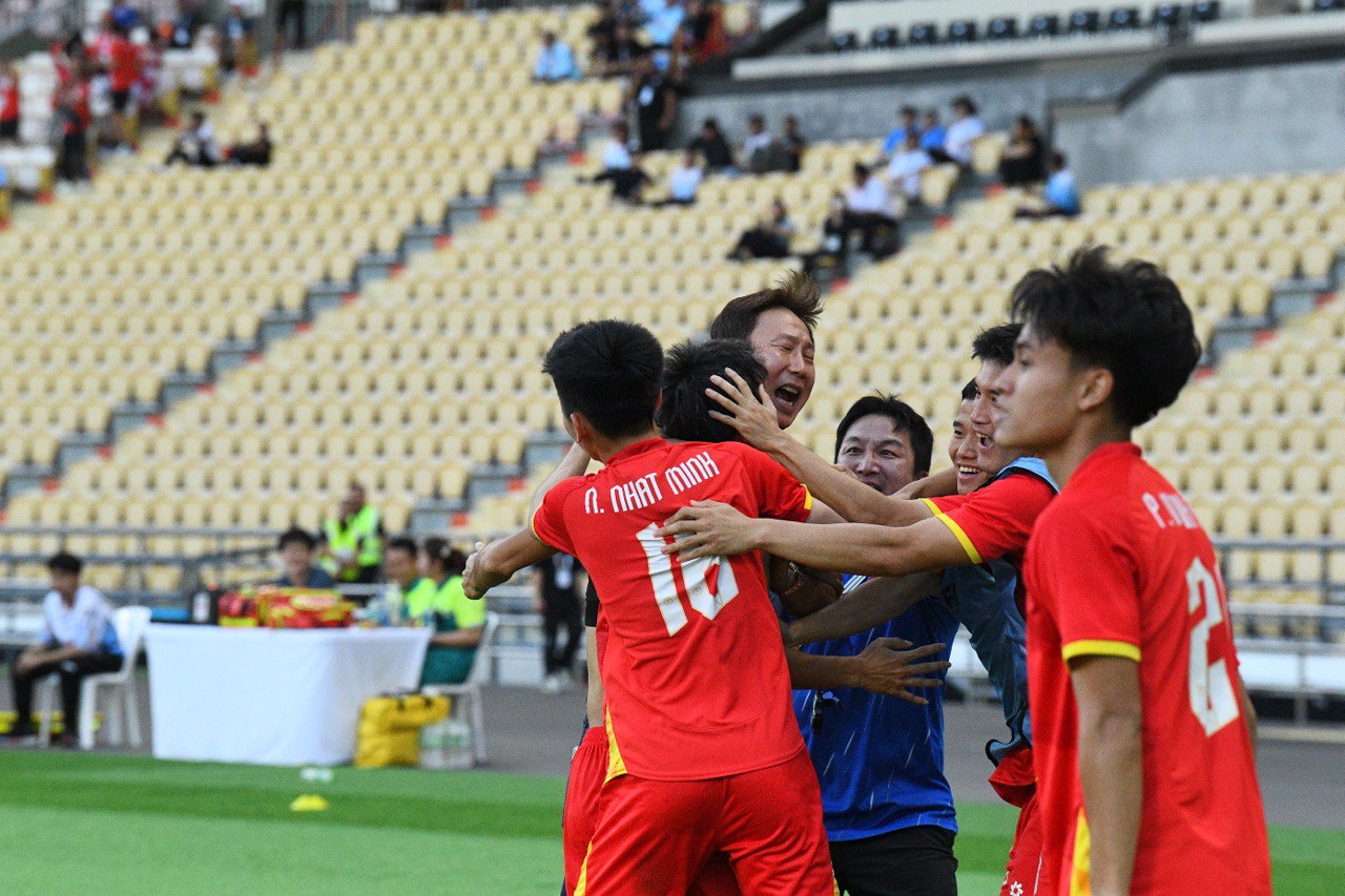3 phút ghi 2 bàn để vào chung kết SEA Games, U22 Việt Nam khiến trăm triệu người hâm mộ bùng nổ cảm xúc- Ảnh 16. 3 phút ghi 2 bàn để vào chung kết SEA Games, U22 Việt Nam khiến trăm triệu người hâm mộ bùng nổ cảm xúc- Ảnh 16.