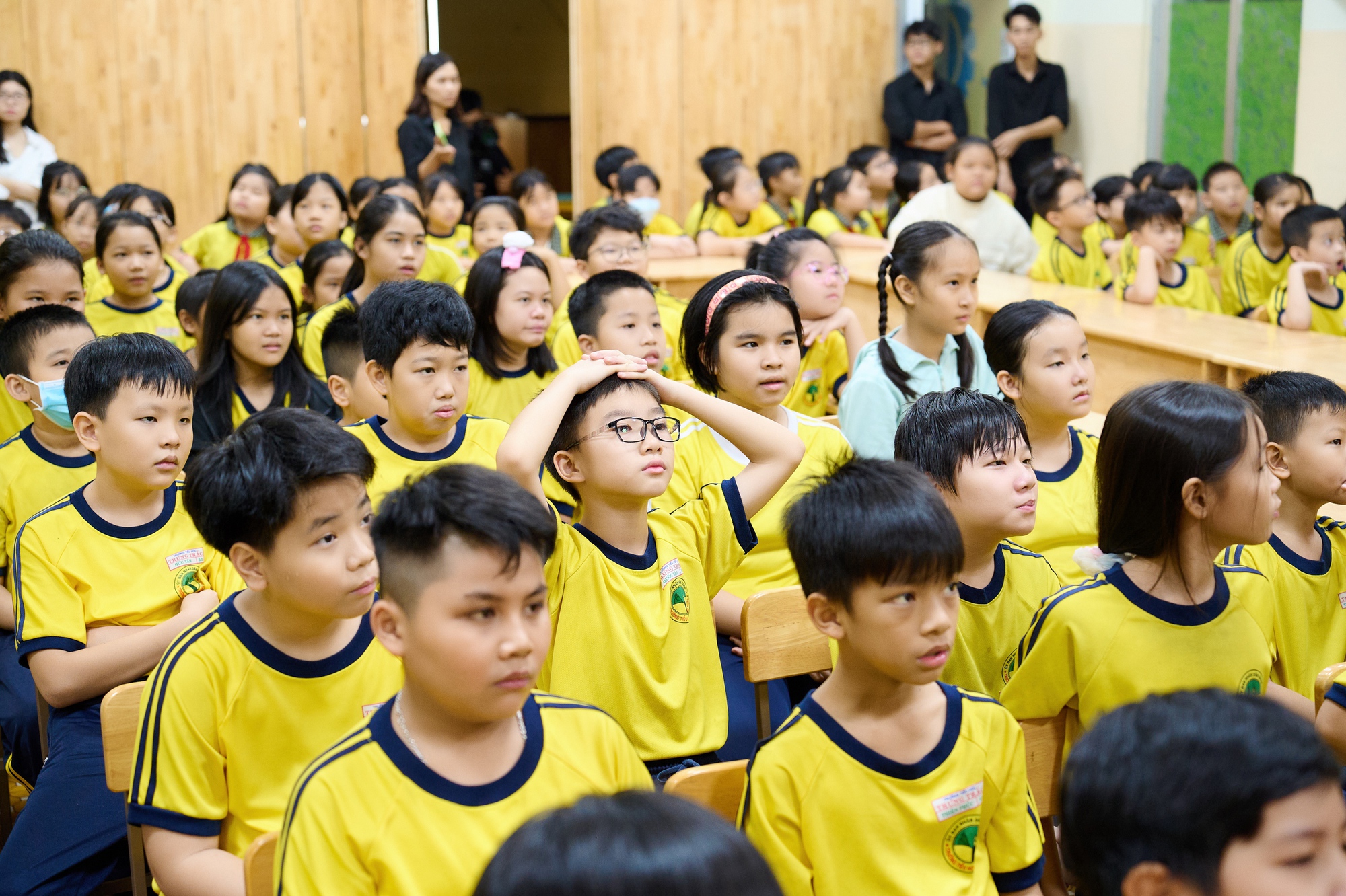 Học sinh lớp 5 TP.HCM trải nghiệm workshop h&oacute;a th&acirc;n th&agrave;nh Dế M&egrave;n th&uacute; vị - Ảnh 2.