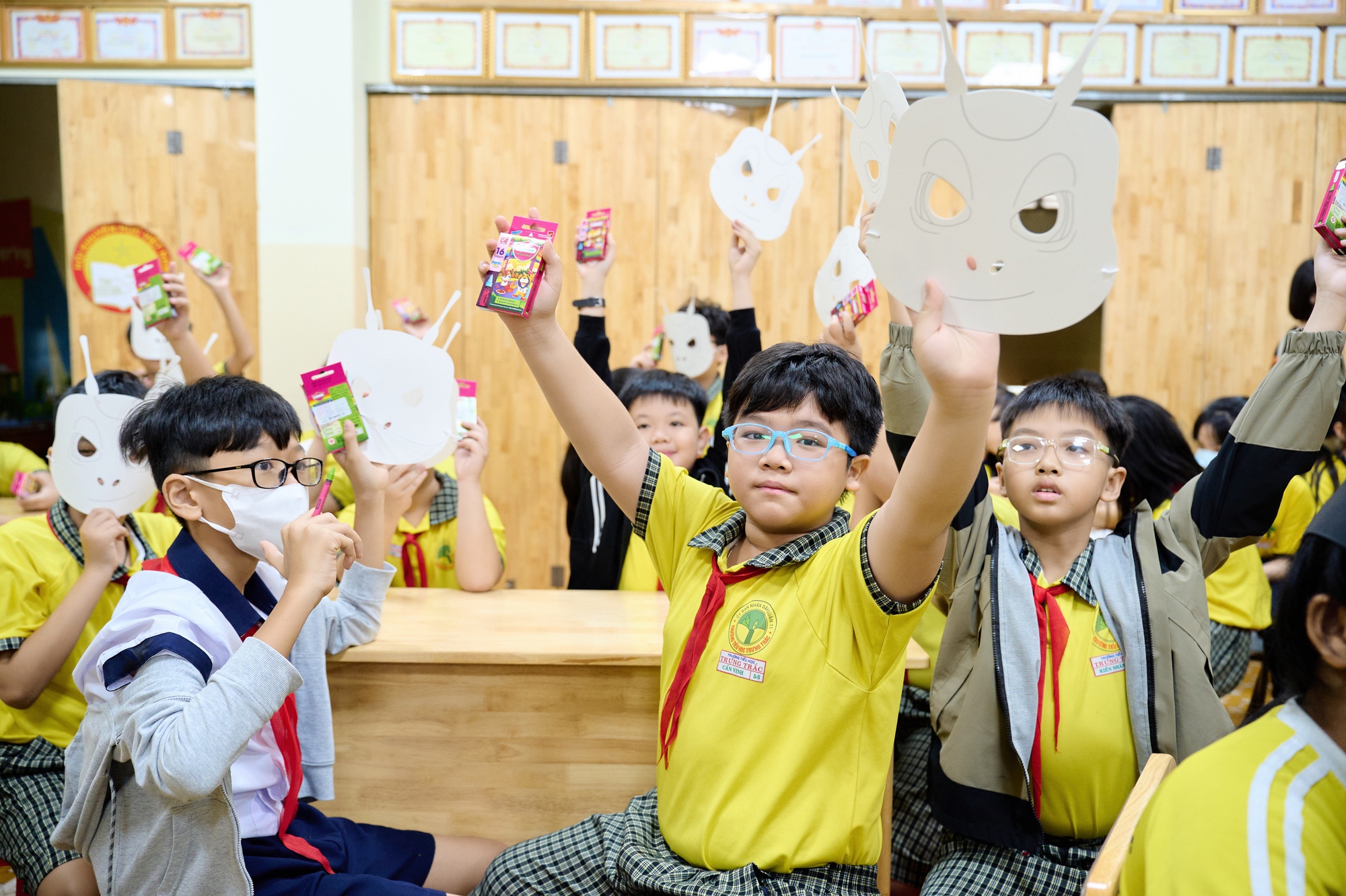 Học sinh lớp 5 TP.HCM trải nghiệm workshop h&oacute;a th&acirc;n th&agrave;nh Dế M&egrave;n th&uacute; vị - Ảnh 3.