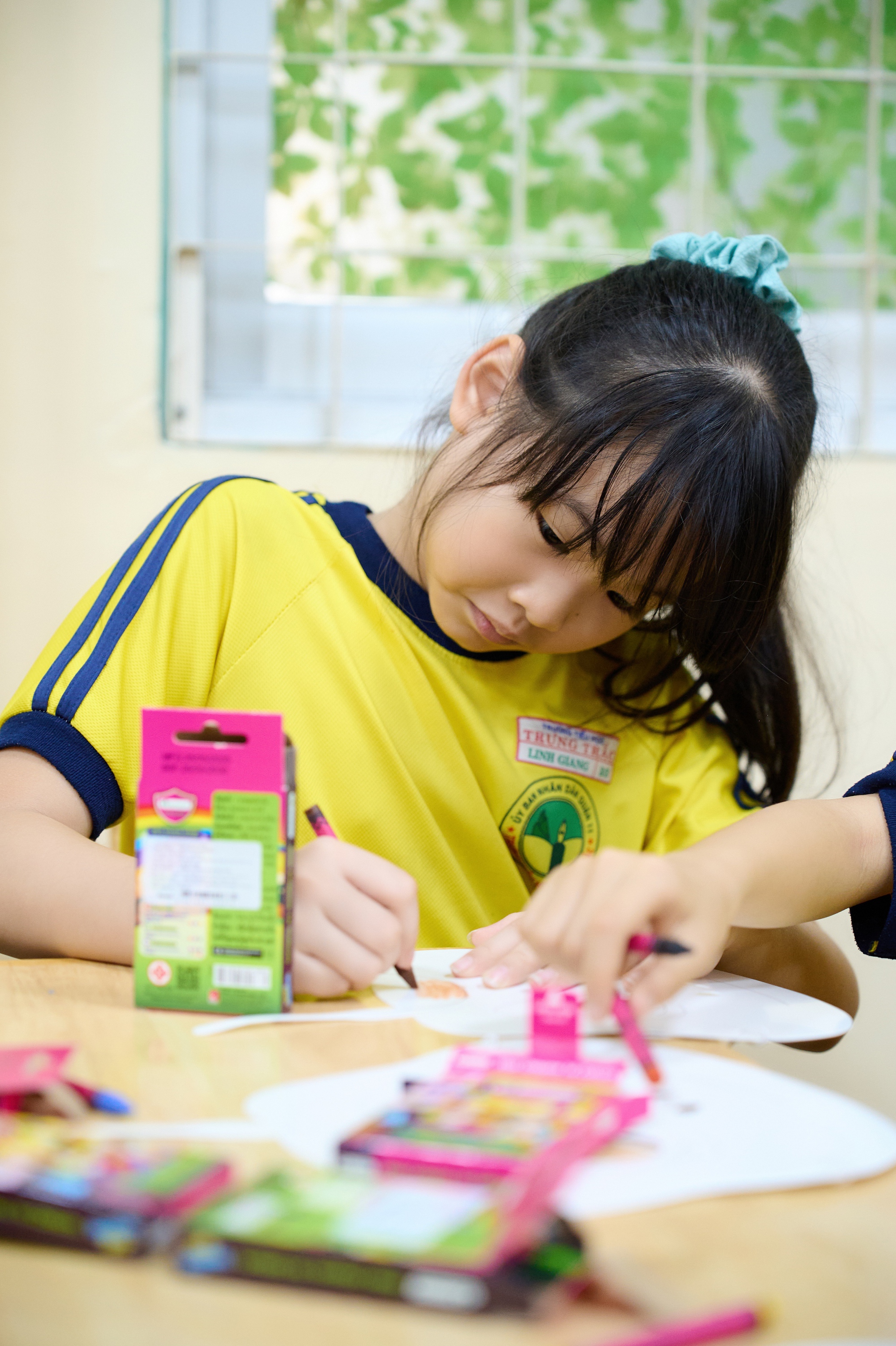 Học sinh lớp 5 TP.HCM trải nghiệm workshop h&oacute;a th&acirc;n th&agrave;nh Dế M&egrave;n th&uacute; vị - Ảnh 4.