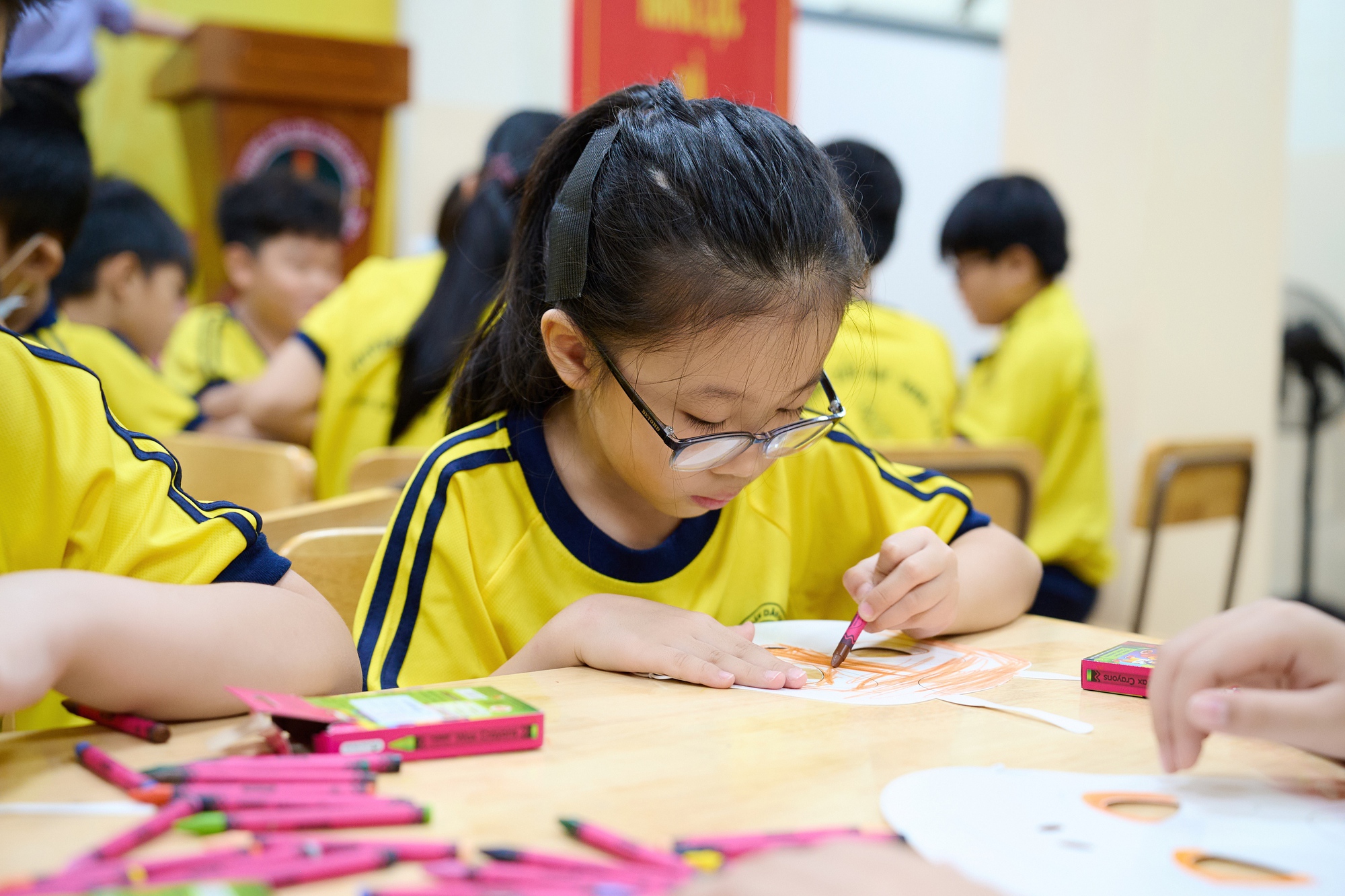 Học sinh lớp 5 TP.HCM trải nghiệm workshop h&oacute;a th&acirc;n th&agrave;nh Dế M&egrave;n th&uacute; vị - Ảnh 5.