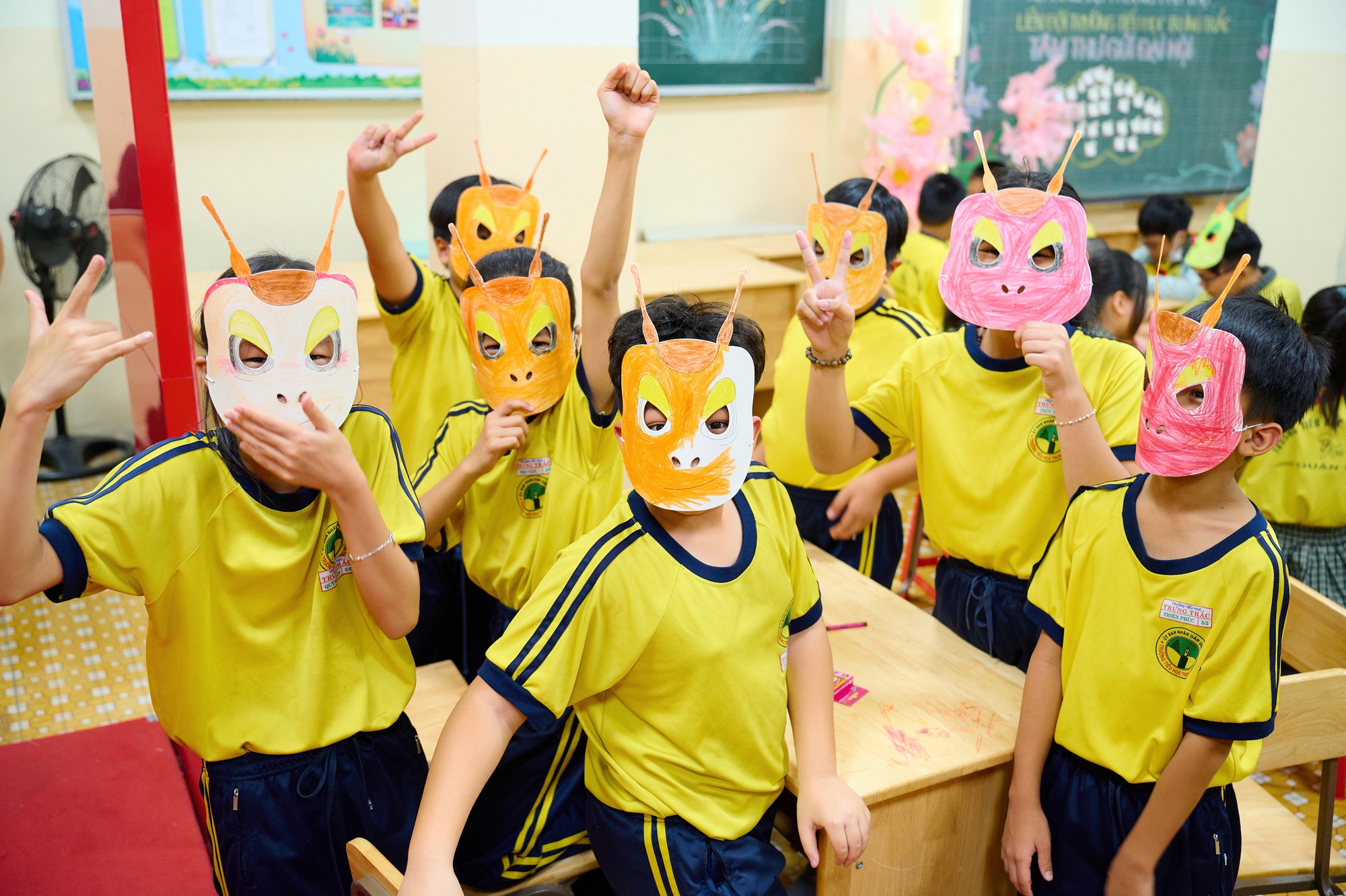 Học sinh lớp 5 TP.HCM trải nghiệm workshop h&oacute;a th&acirc;n th&agrave;nh Dế M&egrave;n th&uacute; vị - Ảnh 6.