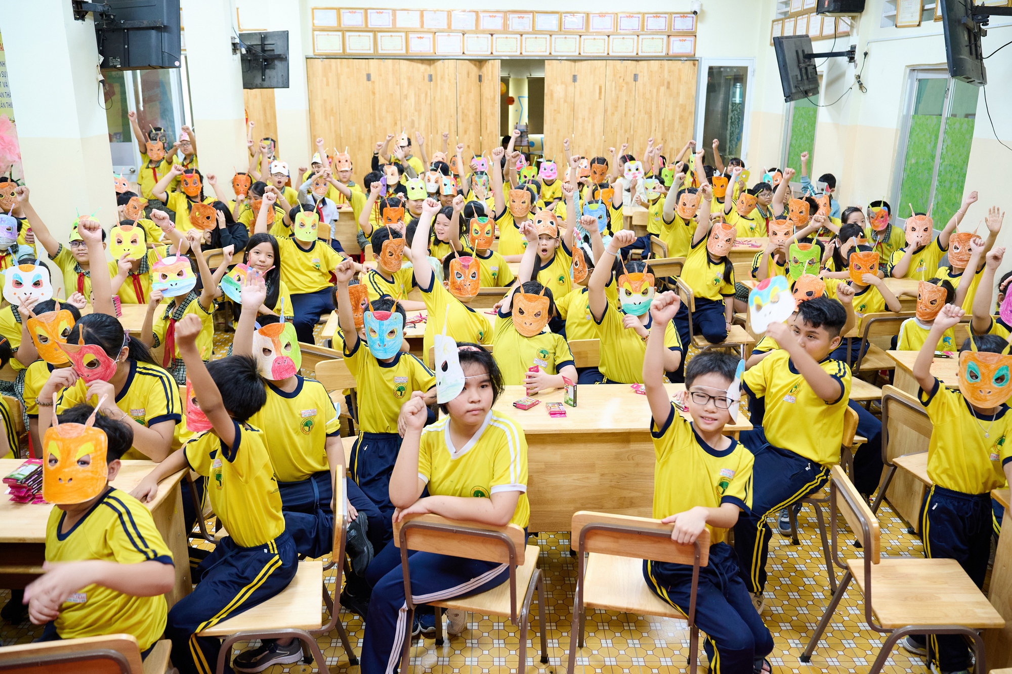 Học sinh lớp 5 TP.HCM trải nghiệm workshop h&oacute;a th&acirc;n th&agrave;nh Dế M&egrave;n th&uacute; vị - Ảnh 7.