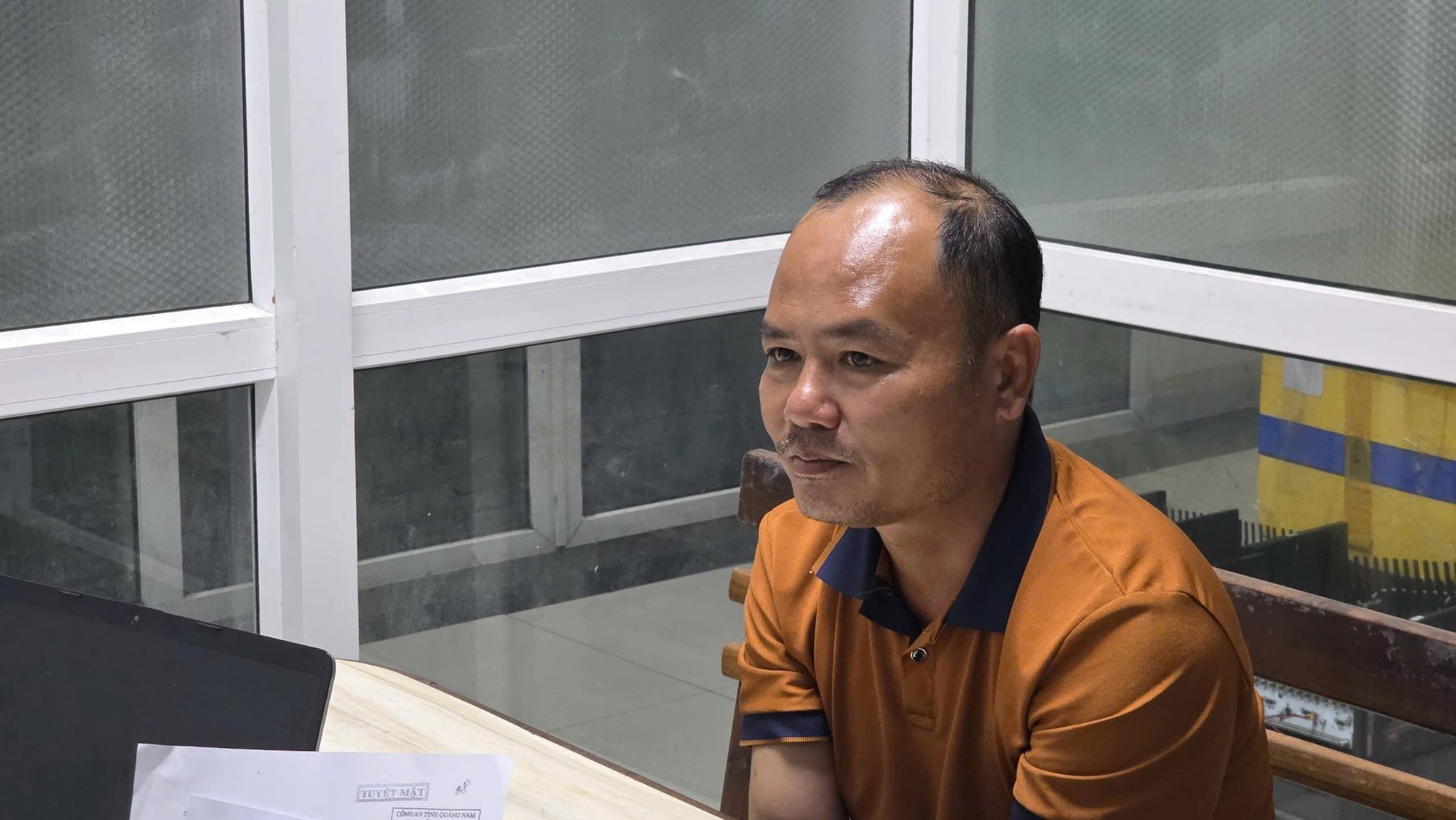 Bắt đối tượng truy n&atilde; đặc biệt nguy hiểm Nguyễn Hữu Hưng ở trong ch&ugrave;a - Ảnh 2.