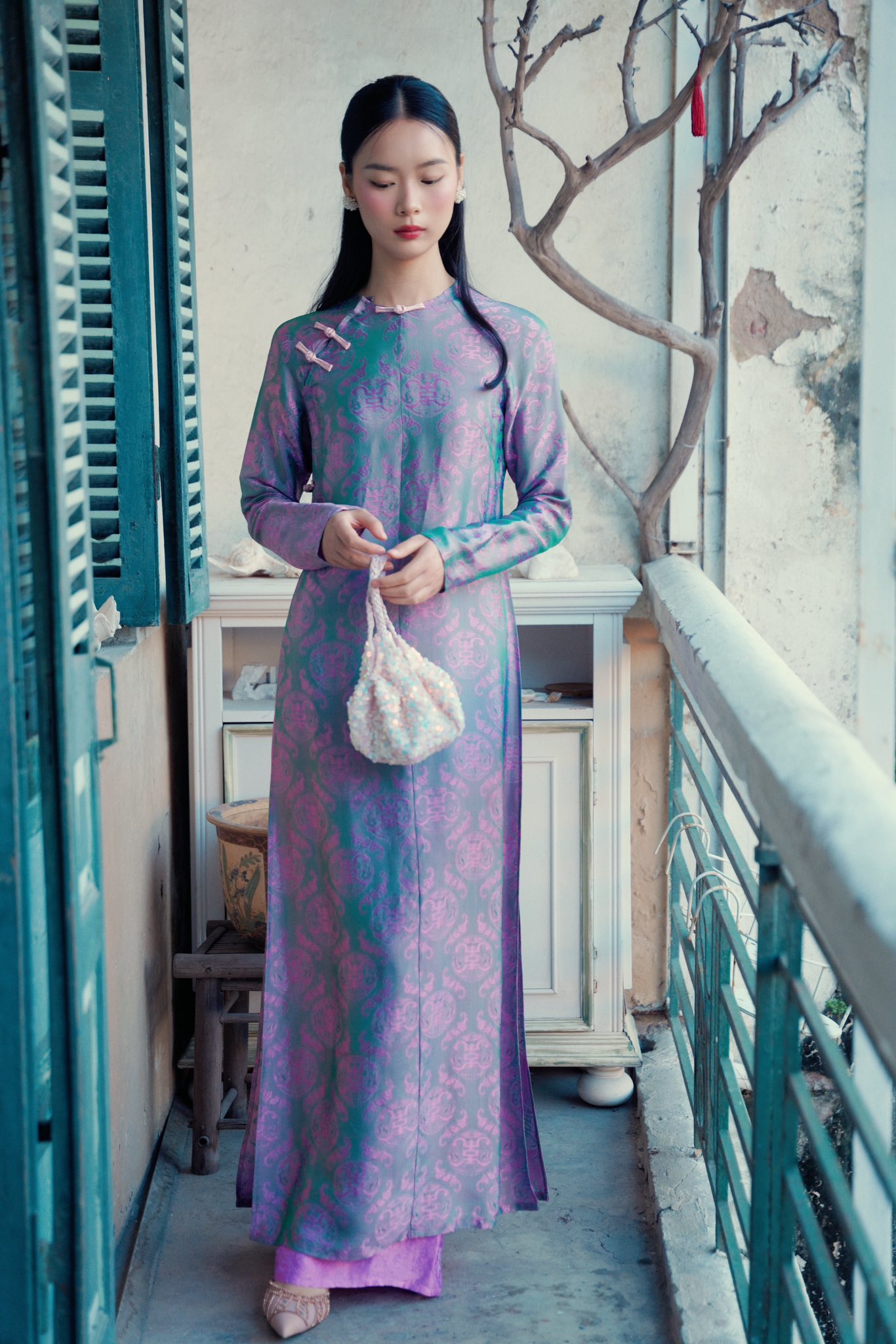 H&agrave; Tăng lại tạo trend &aacute;o d&agrave;i Tết: Local brand đồng loạt ra mắt c&aacute;c thiết kế, t&ocirc;n trọn kh&iacute; chất phụ nữ tuổi 35+- Ảnh 7.